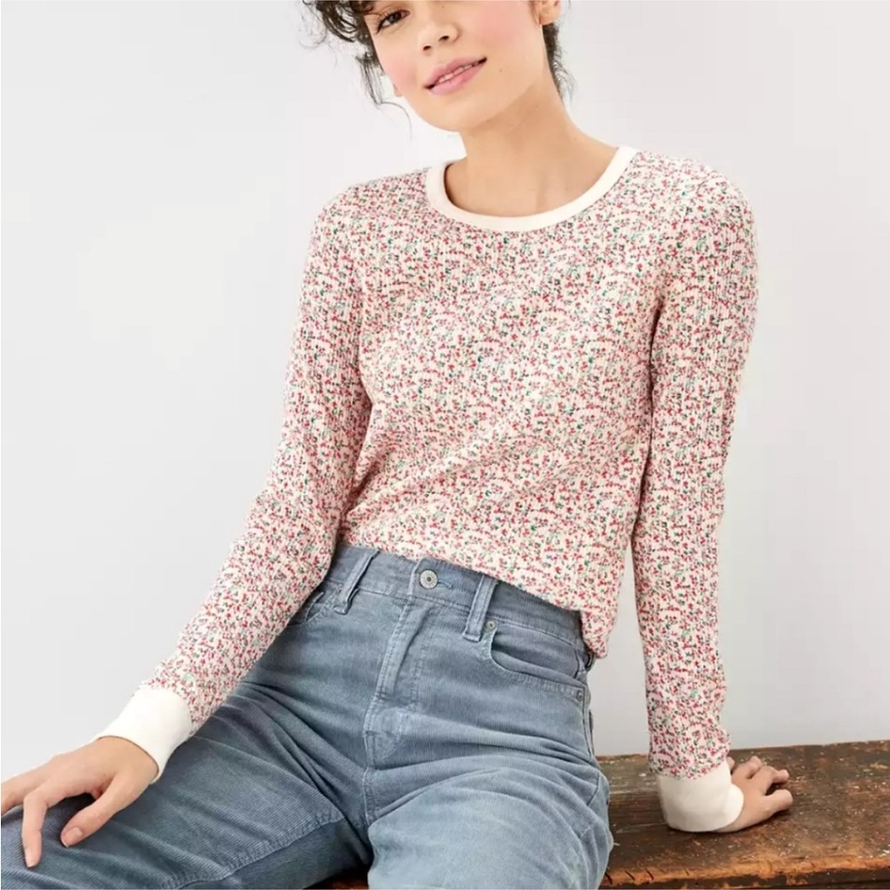 2/15$ 🍒 American Eagle Outfitters Floral Fitted Thermal Long Sleeve Ribbed Shirt